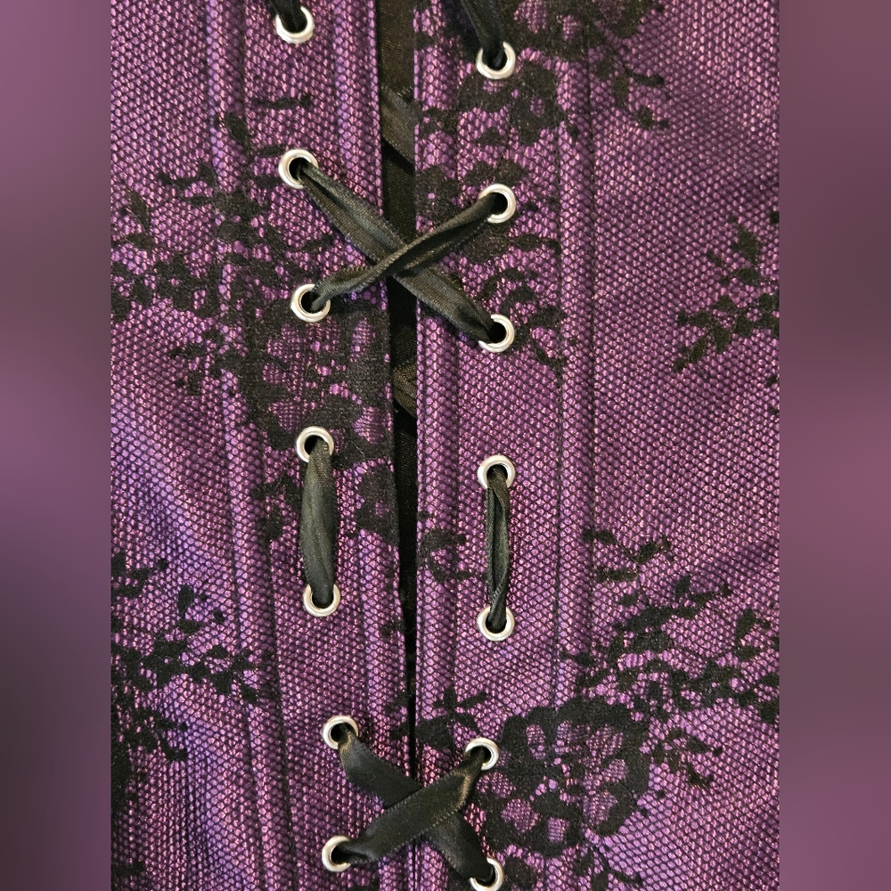 #134 Purple corset with lace detail sleeves - Picture 3 of 7